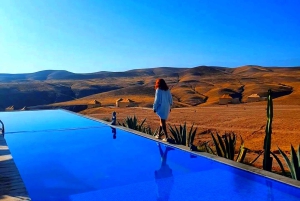 Marrakechista: Illallinen ja show Agafayn autiomaassa ja auringonlaskun katselu mönkijällä