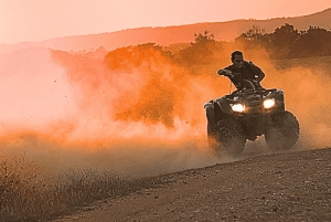 Marrakechista: Illallinen ja show Agafayn autiomaassa ja auringonlaskun katselu mönkijällä