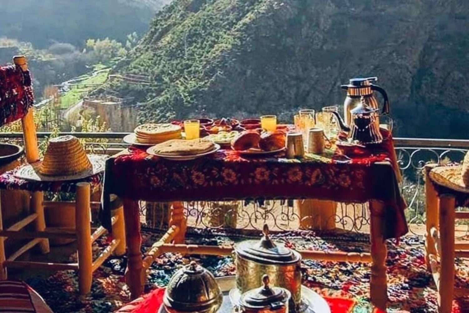 マラケシュ発：イムリル村とキク高原への日帰り旅行