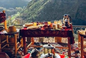 マラケシュ発：イムリル村とキク高原への日帰り旅行