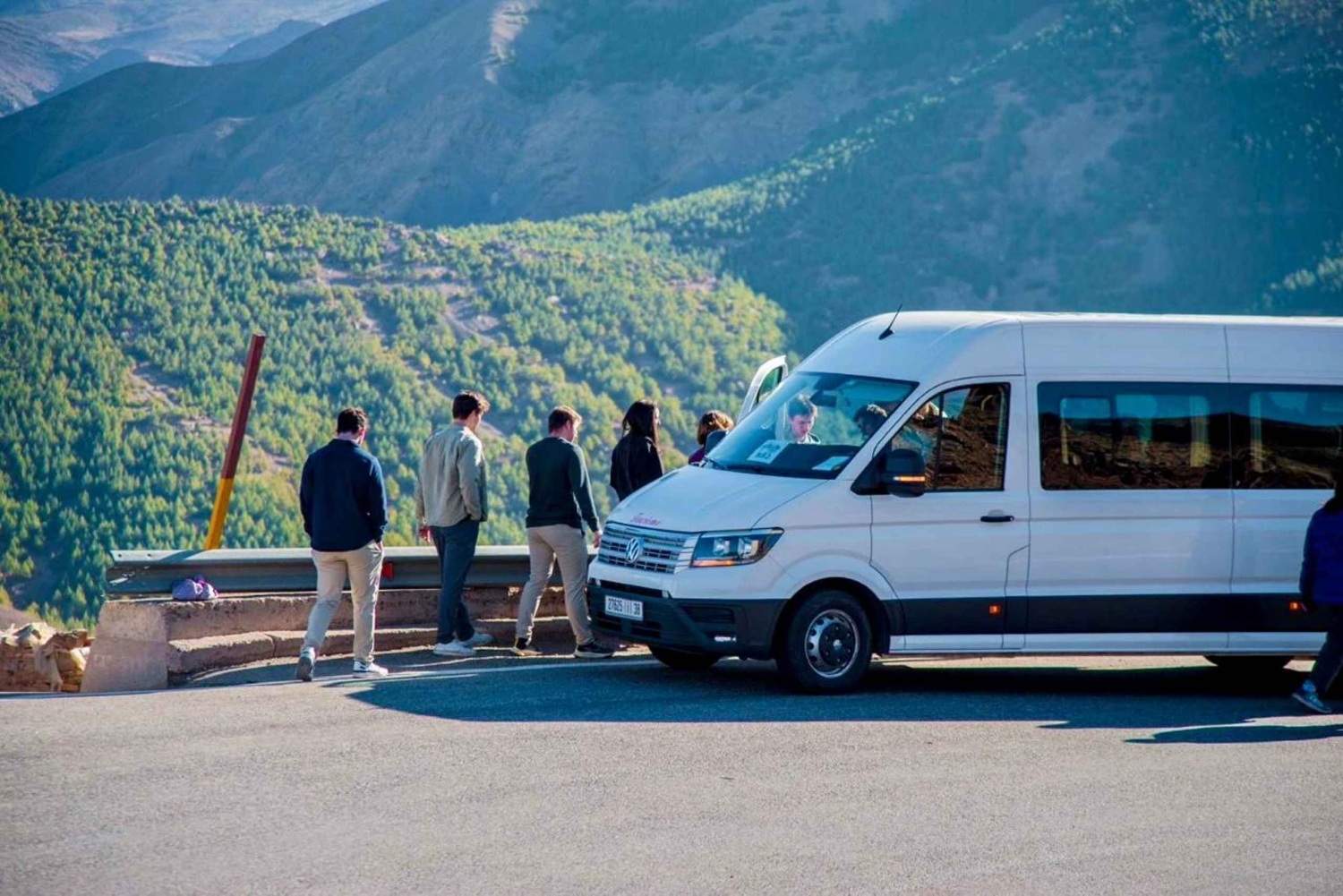 マラケシュ発：ウリカ渓谷の自然ツアー＆滝（ランチ付き）