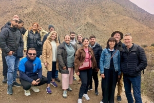 マラケシュ発：ウリカ渓谷の自然ツアー＆滝（ランチ付き）