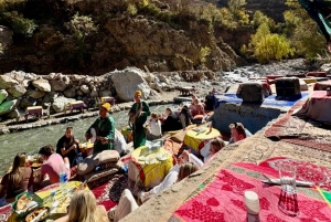 マラケシュ発：ウリカ渓谷の自然ツアー＆滝（ランチ付き）