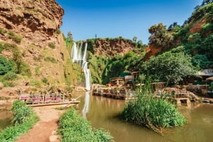 Au départ de Marrakech : Randonnée guidée et excursion en bateau aux cascades d'Ouzoud