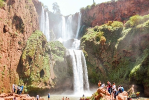 Depuis Marrakech : visite guidée des cascades d'Ouzoud et sortie en bateau