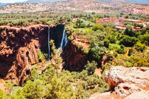 Depuis Marrakech : visite guidée des cascades d'Ouzoud et sortie en bateau