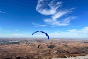 Vanuit Marrakech: Paragliden, kamelenrit en theepauze