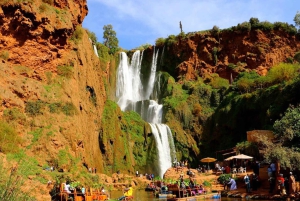 Ab Marrakesch: Private Tagestour zu den Ouzoud-Wasserfällen mit Bootsfahrt