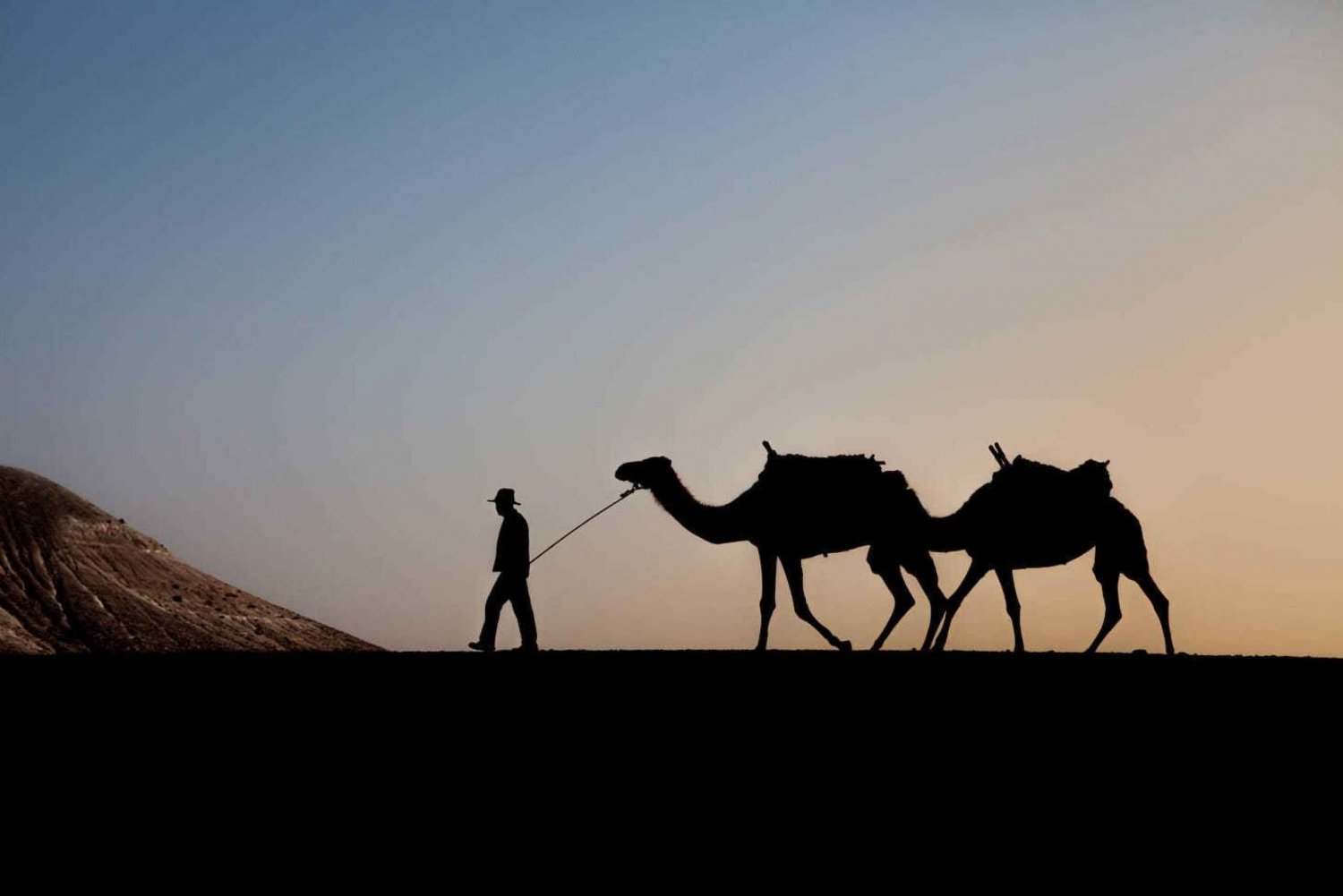 Kamelenrit bij zonsondergang in de Agafay woestijn met diner en zwembad