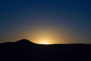 Kamelritt bei Sonnenuntergang in der Agafay-Wüste mit Abendessen und Pool