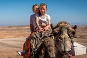 Desde Marrakech: Experiencia VIP en camello en el desierto y el oasis de Agafay