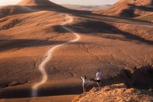 Von Marrakesch aus: Tagestour durch die Wüste von Agafay mit Schwimmen und Mittagessen