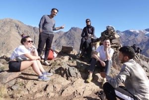 Desde Marrakech Excursión de un día a la cumbre de Talamrout, en el Atlas