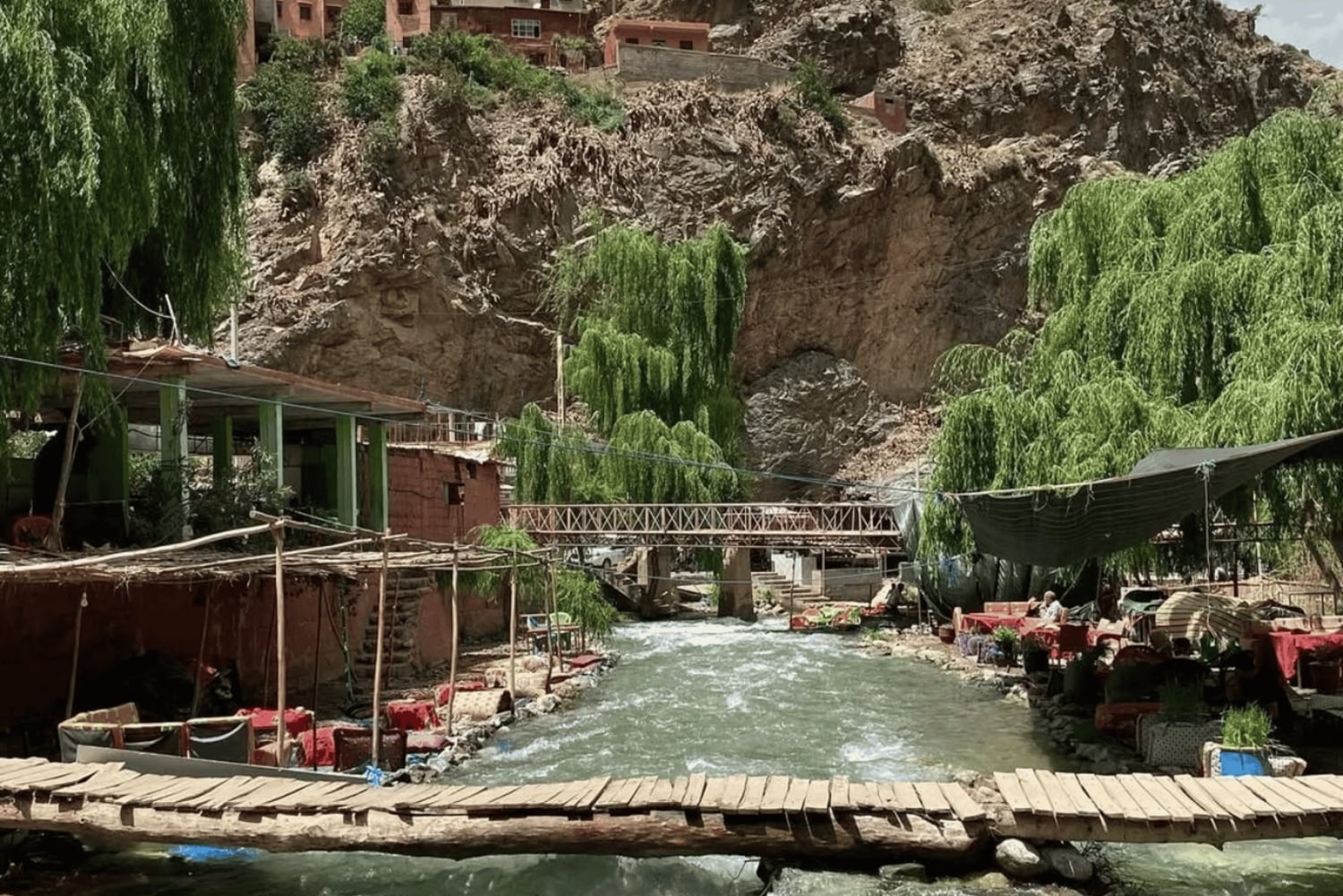 マラケシュ発：ウリカ渓谷とアトラス山脈日帰りツアー