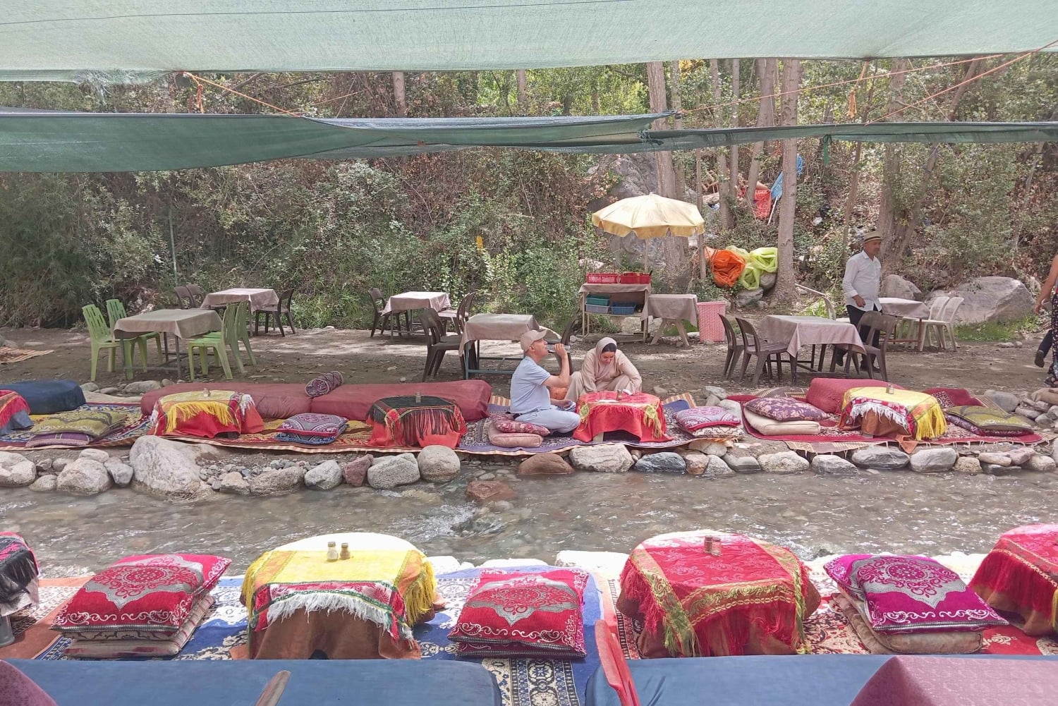 マラケシュ発：ウリカ渓谷とアトラス山脈日帰りツアー