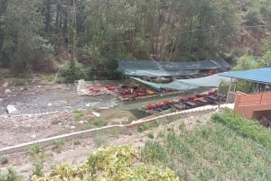 マラケシュ発：ウリカ渓谷とアトラス山脈日帰りツアー