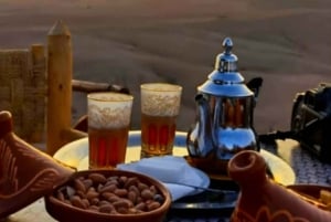 Desde Marrakech: Cena Puesta de Sol en el Desierto de Agafay, Estrellas y Espectáculo