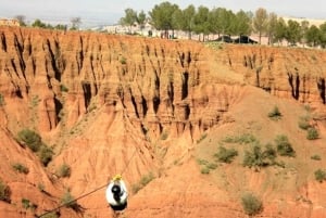 Från Marrakesh: Zip-line i Atlasbergen och vandring