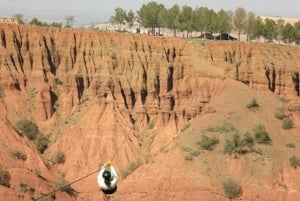 Från Marrakesh: Zip-line i Atlasbergen och vandring