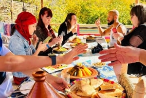 Escursione di un giorno alle quattro valli con giro in cammello e trekking