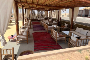 Luksuriøs Agafay-ørkenen: Firehjuling, kamelridning, basseng og middagsshow