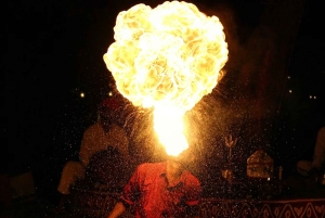 Luxe diner bij zonsondergang in premium woestijnkamp; show