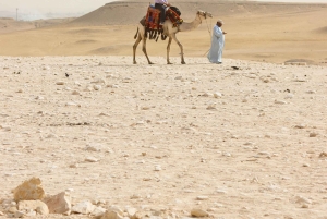Luxe diner bij zonsondergang in premium woestijnkamp; show