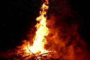 Luxe diner bij zonsondergang in premium woestijnkamp; show