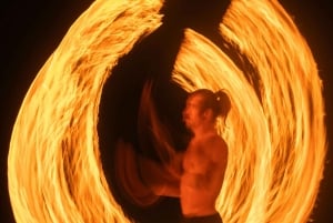 Luxe diner bij zonsondergang in premium woestijnkamp; show