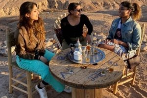 Taianomainen ilta Agafayn aavikolla: kameliratsastus ja berberi-illallinen