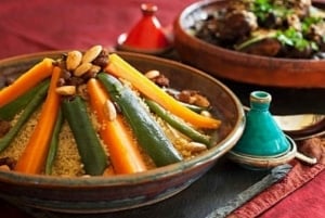 Taianomainen ilta Agafayn aavikolla: kameliratsastus ja berberi-illallinen