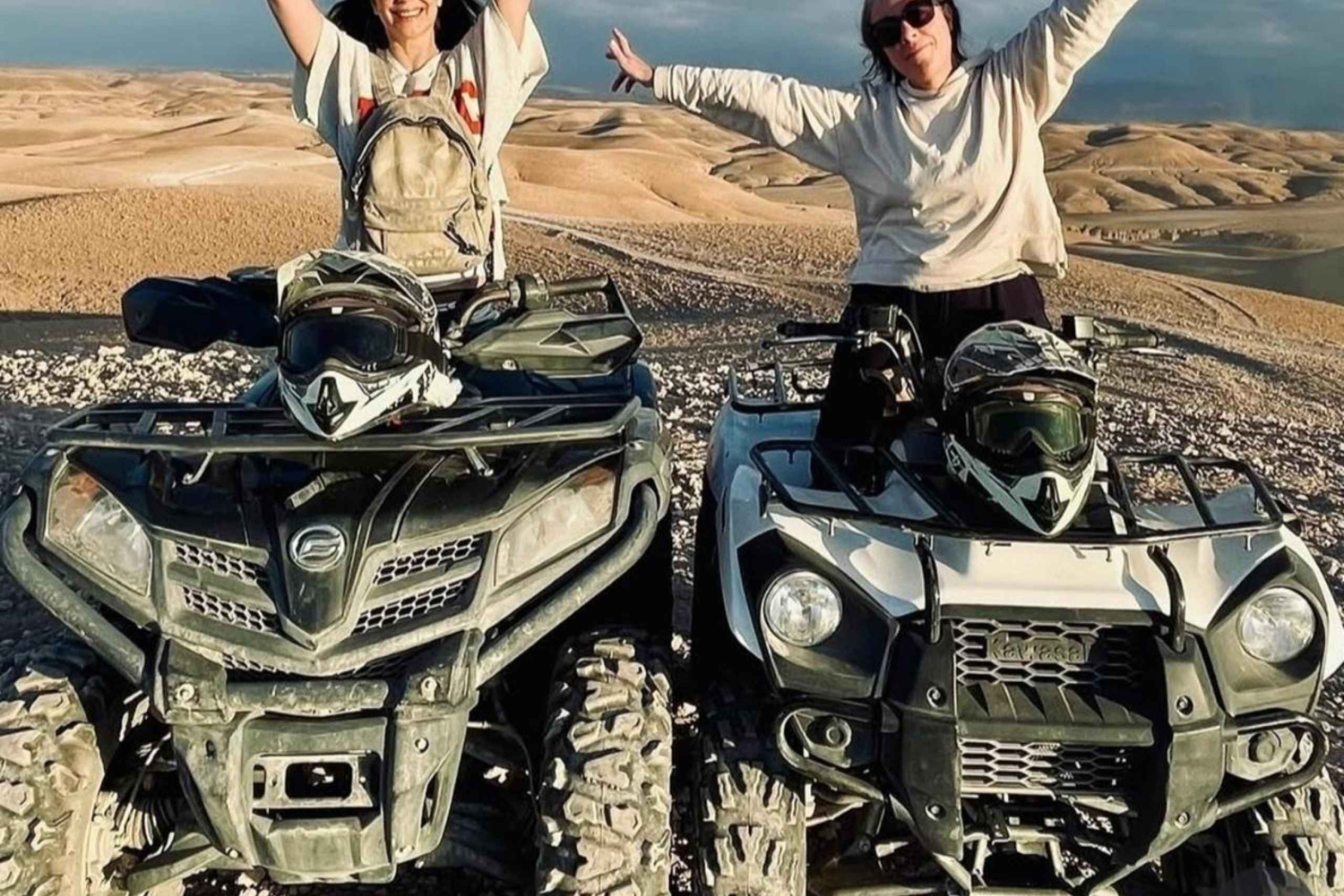 Cena mágica bajo las estrellas con paseo en camello y quad