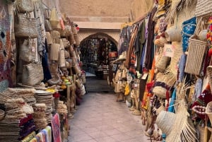 Marrakch: Souks and Foundouks Walking Tour with Moroccan Tea