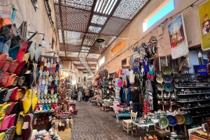 Marrakch: Souks and Foundouks Walking Tour with Moroccan Tea