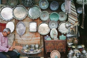 Marrakch: Souks and Foundouks Walking Tour med marockanskt te