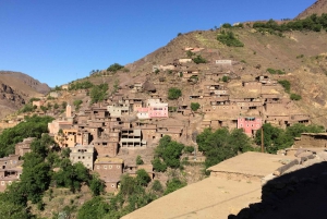 Marrakech: Excursión de 2 días por el Atlas con estancia en un pueblo