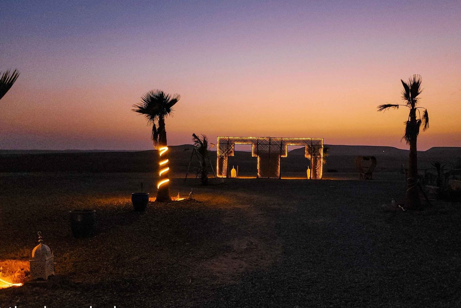 Marrakech : balade à dos de chameau dans le désert d'Agafay, dîner-spectacle et accès à la piscine