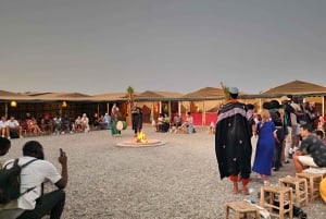 Marrakech : balade à dos de chameau dans le désert d'Agafay, dîner-spectacle et accès à la piscine