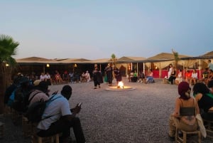 Marrakech : balade à dos de chameau dans le désert d'Agafay, dîner-spectacle et accès à la piscine