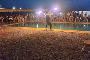 Marrakech: Giro in cammello e cena con spettacolo di fuoco ad Agafay