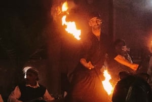 Marrakech: Giro in cammello e cena con spettacolo di fuoco ad Agafay