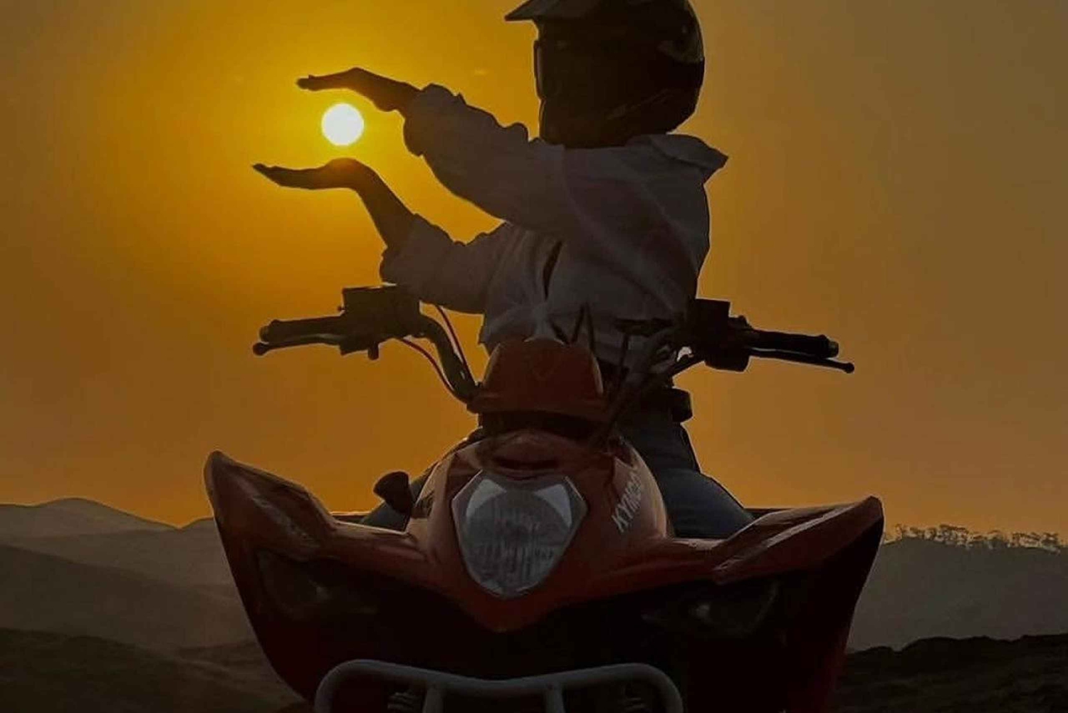 Marrakech : Balade en chameau et en quad dans le désert d'Agafay, avec dîner-spectacle.