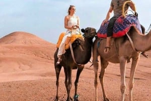 Marrakech: Agafay Desert Camel & Quad Rides illallisesityksen kanssa