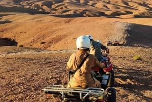 Marrakech : Balade en chameau et en quad dans le désert d'Agafay, avec dîner-spectacle.