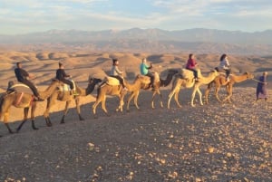 Marrakesz: Pustynia Agafay, przejażdżka na wielbłądzie i kolacja berberyjska