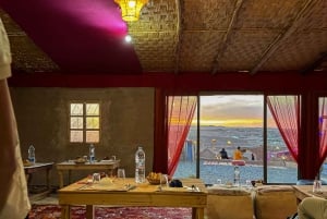 Marrakesch: Kamelritt in der Agafay-Wüste mit Abendessen und Show