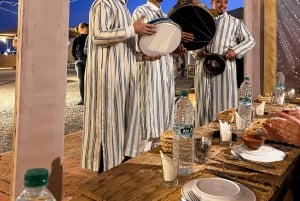 Marrakesch: Kamelritt in der Agafay-Wüste mit Abendessen und Show