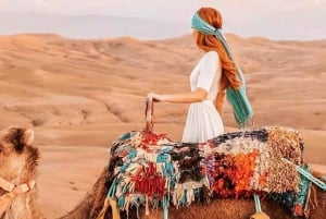Marrakech: paseos en camello por el desierto de Agafay, cena y espectáculo de fuego