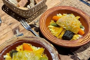 Marrakech: giro in cammello nel deserto di Agafay con cena e spettacolo