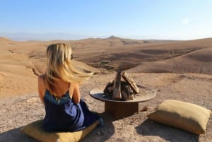 Marrakech: Abendessen bei Sonnenuntergang in der Agafay-Wüste mit Kamelritt